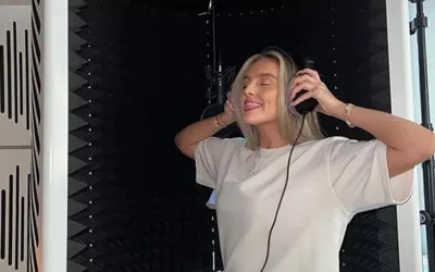Perrie Edwards chooses the IA Portable Vocal Booth